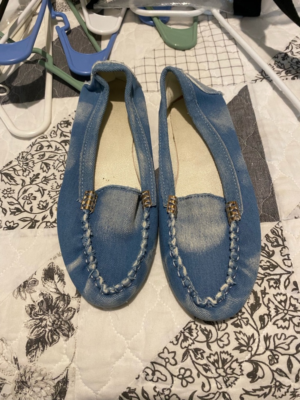 Denim Flats
Size 6
No Designer